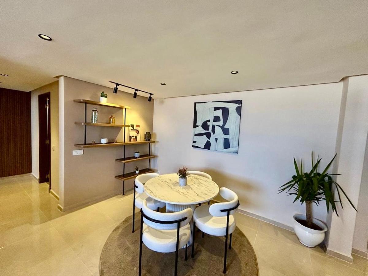Elegant & Comfortable 1 Bedroom In Prime Location *